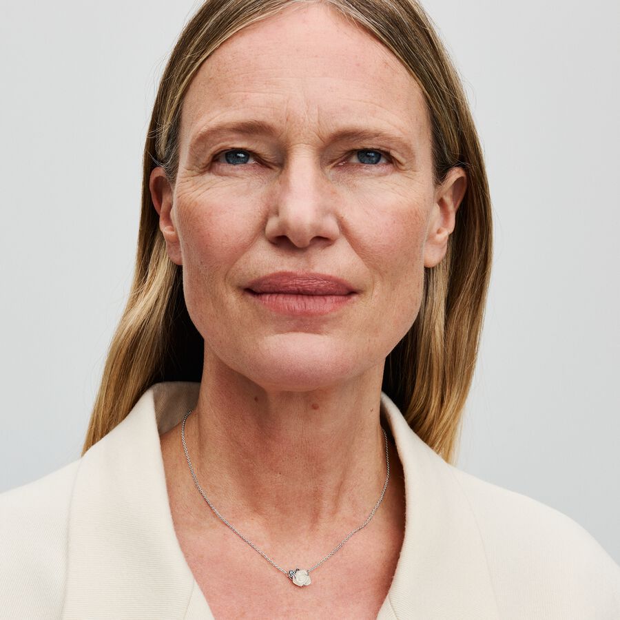 Colar Rosa Branca em Flor