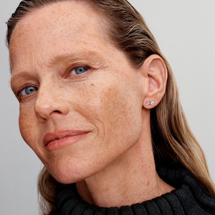 Brincos Espigão Laço Pequeno Brilhante